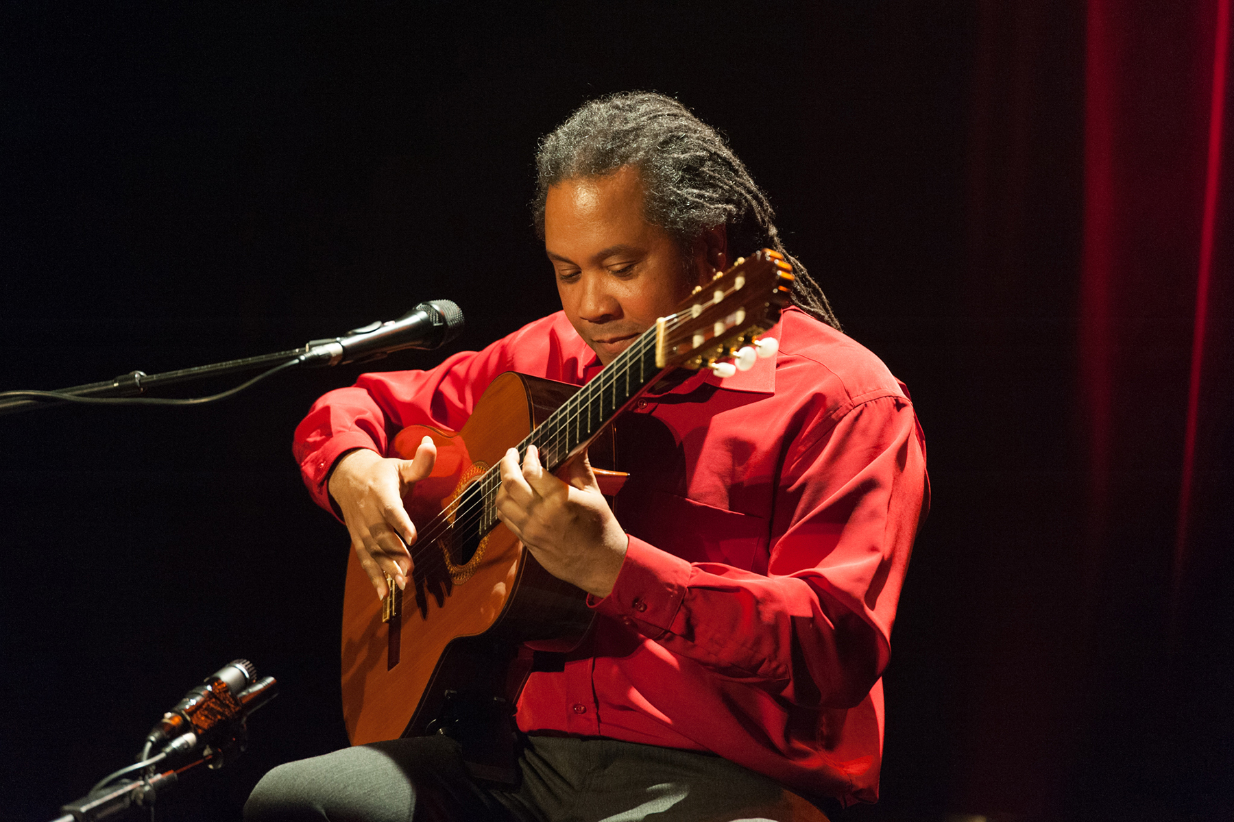 Bruno-Michel Abati : Chant, Guitare
